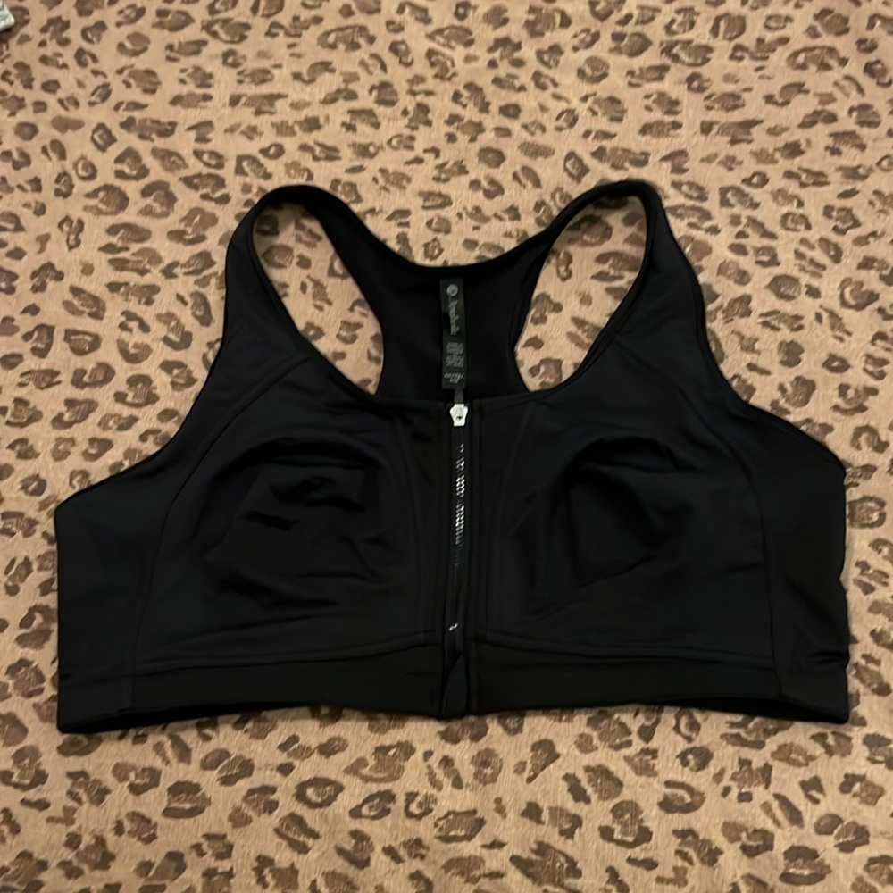 🐷 🆕 Arabella Front Zip Sports Bra 🐷